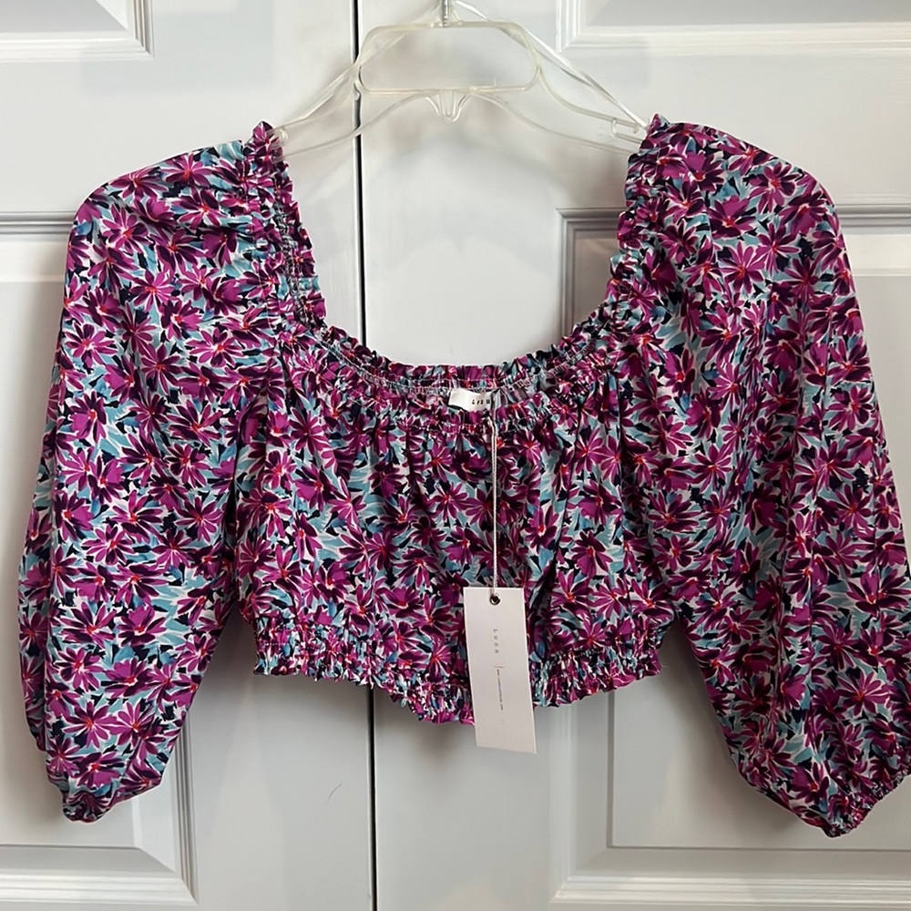 never worn floral crop top. 3/4 puff sleeves. Perfect condition. Tags on